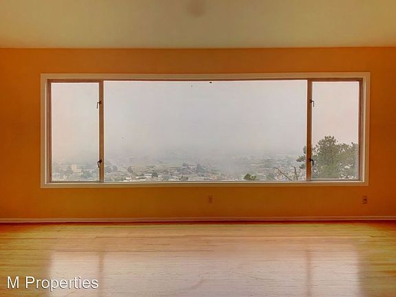 4th image of 439 Los Palmos Dr