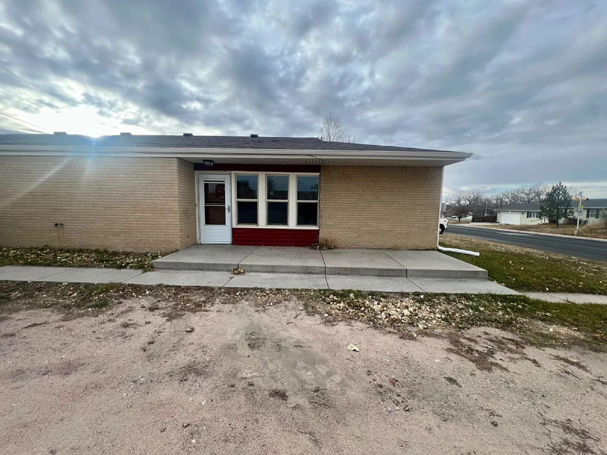 Photo 1 of 22 - 609 W 5th St - Cheyenne, WY Primary Photo - 609 W 5th St