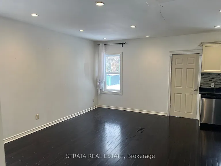 220 Holborne Ave #MAIN — Photo 12
