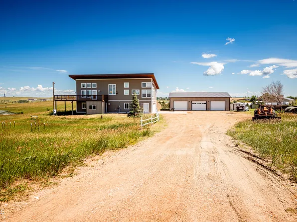 908 14th St SW, Watford City, ND 58854