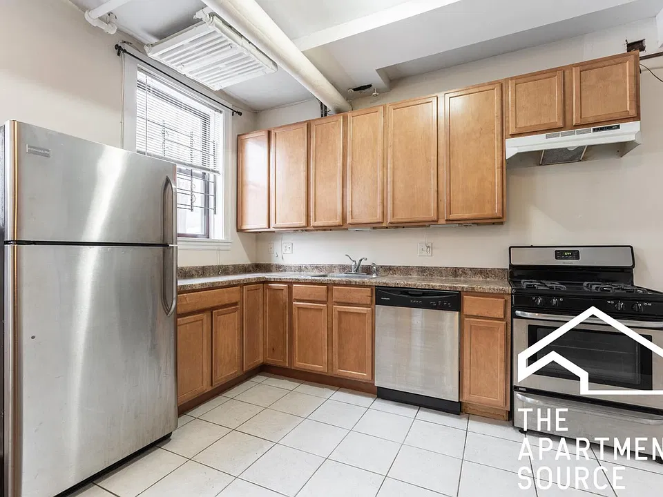 3327 N Lakewood Ave #G1