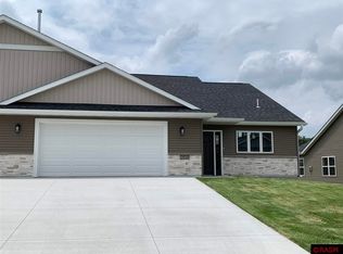 2834 Meadowview Ln NE, Owatonna, MN 55060