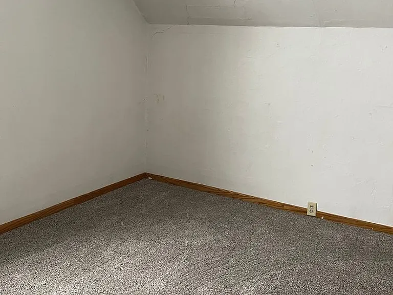 122 Edwards St — Photo 6