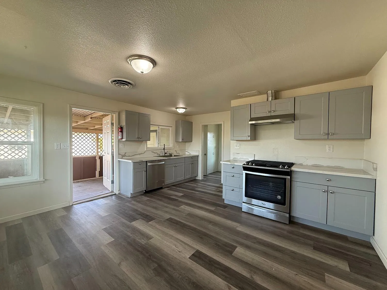 3 bed, 1714 sqft, $2,050 — Photo 3