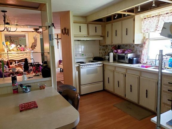 4th image of 16 Green Haven Ln E