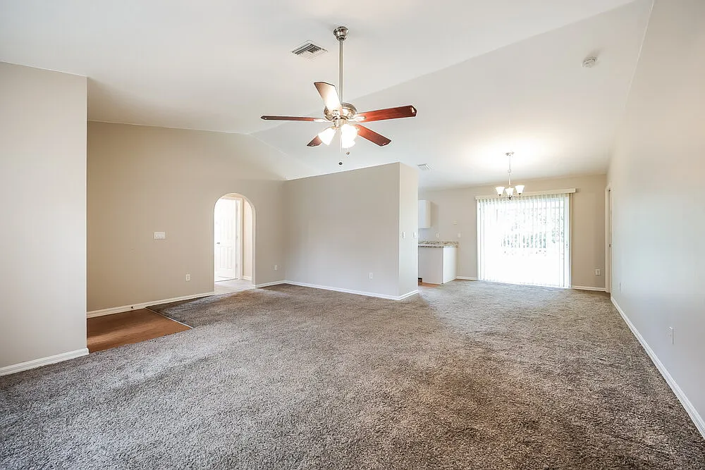 3 bed, 2.0 bath, 1383 sqft, $2,940 — Photo 4