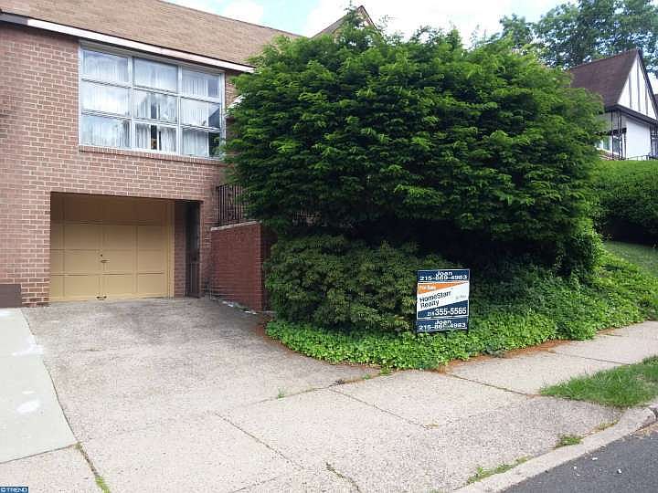 2nd image of 8221 Rockwell Ave