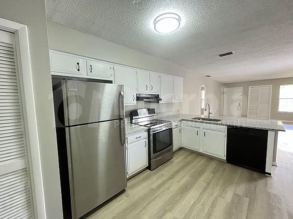 5th image of 3696 Morton St APT 3
