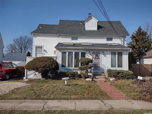 59 Davison Avenue, Lynbrook, NY 11563