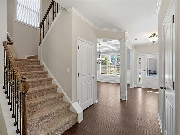 5th image of 4910 Belcrest Way