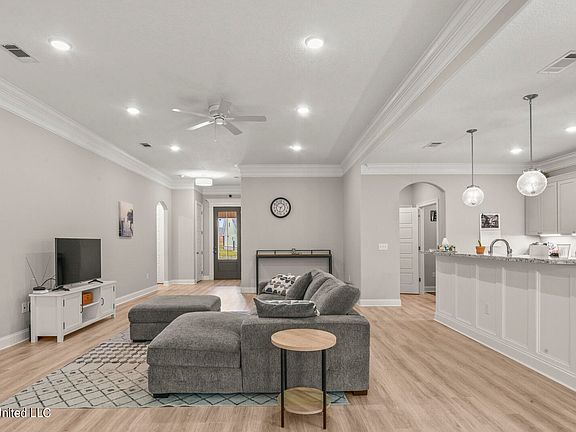5th image of 10674 Wren Grv