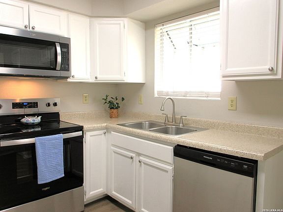 4th image of 3325 MEADOW HEAD DR