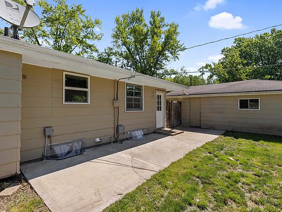 2nd image of 2204 Winnetka Dr