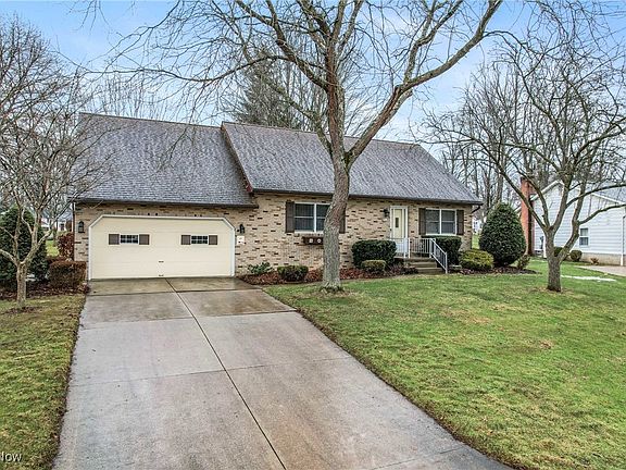 2nd image of 2211 Tanglewood Dr