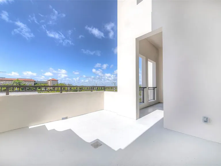 301 Altara Ave — Photo 14