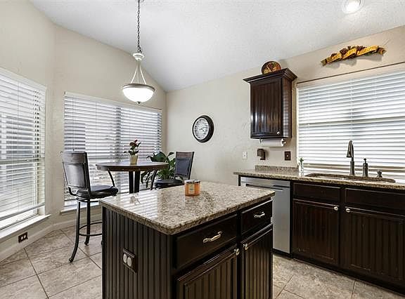 5th image of 11423 Waterford Ln
