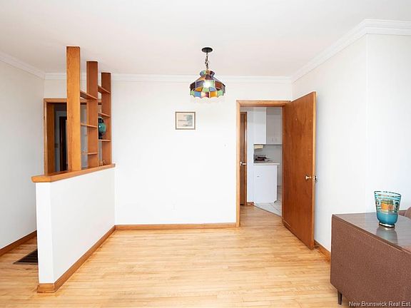5th image of 50 Windemere Dr