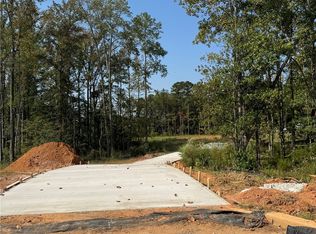 11 Long Leaf Ln, Opelika, AL 36804