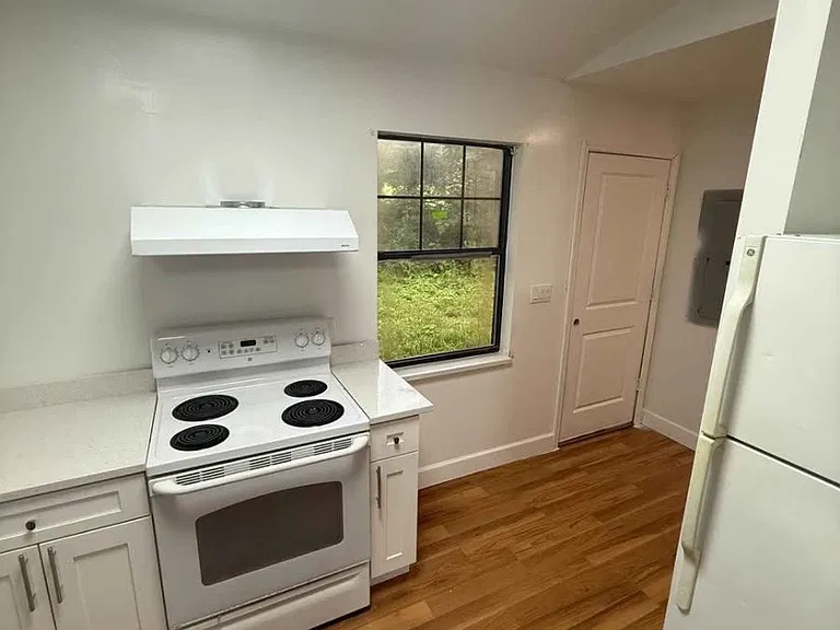 2230 Endsley Rd — Photo 14