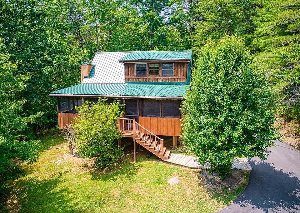 1st image of 2308 Summer Ln