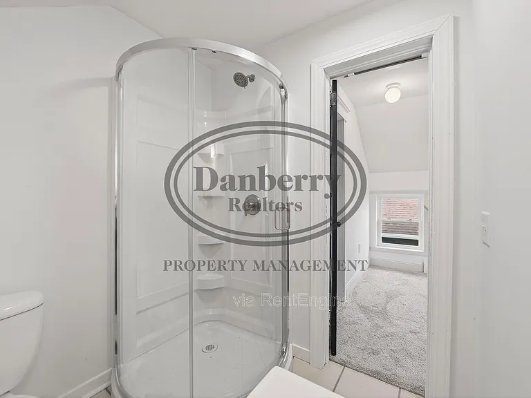 260 E 6th St — Photo 11
