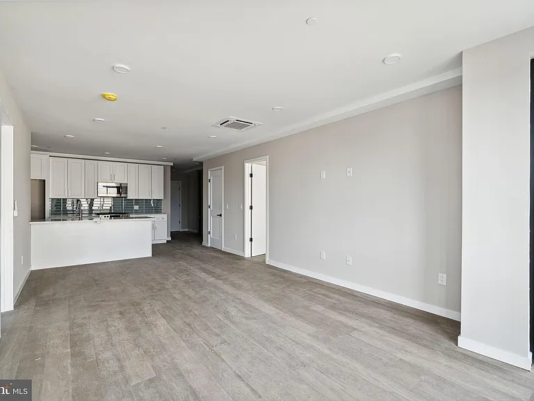 1648 Ridge Ave #401 — Photo 9