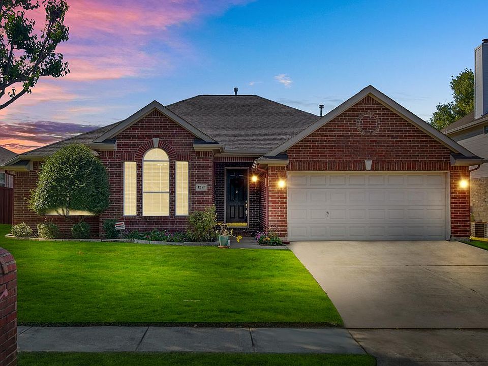 1st image of 1221 Silverwood Dr