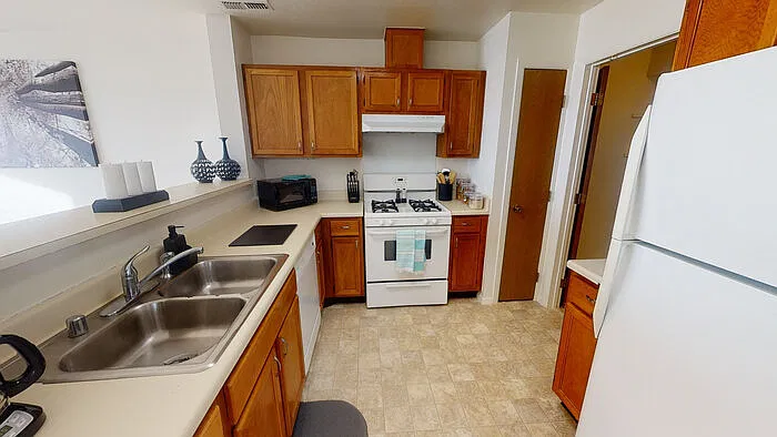 3 bed, 2.5 bath, 1384 sqft, $1,700 — Photo 3