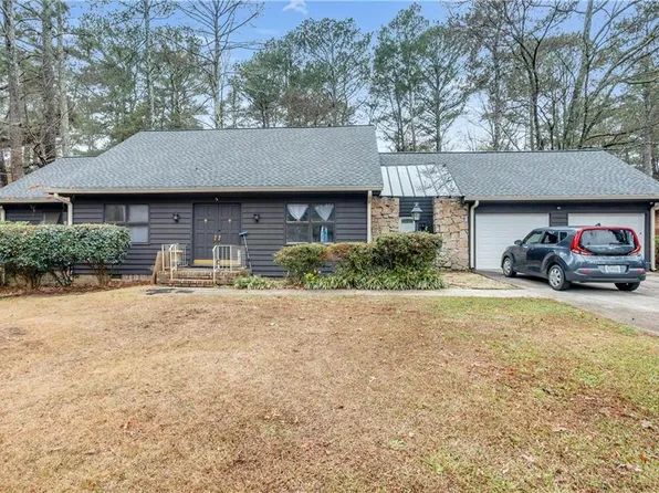 2305 Eastgate Dr, Snellville, GA 30078