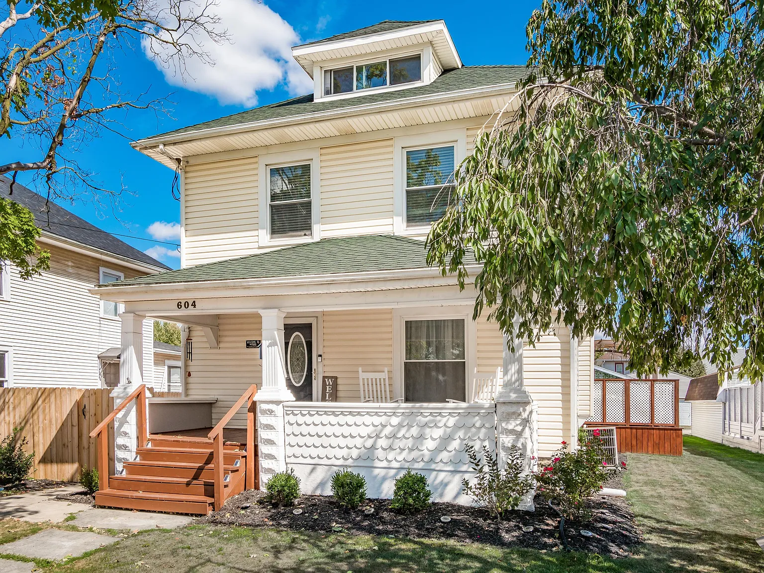 604 Windsor St photo 1