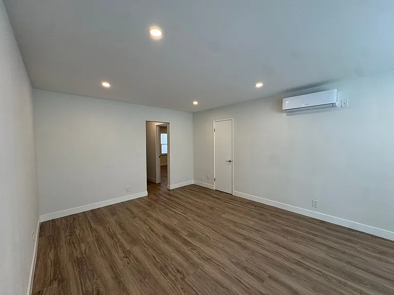 3414 Overland — Photo 15