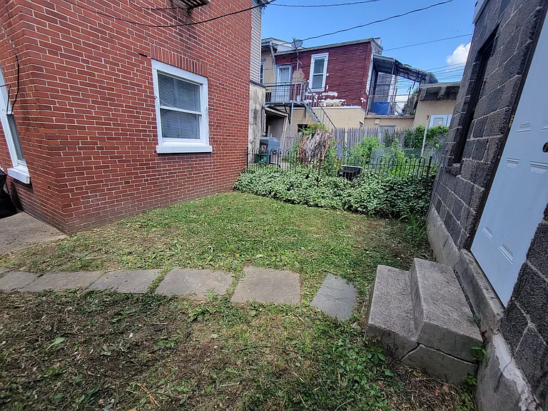 733 N 9th St #1 — Photo 8