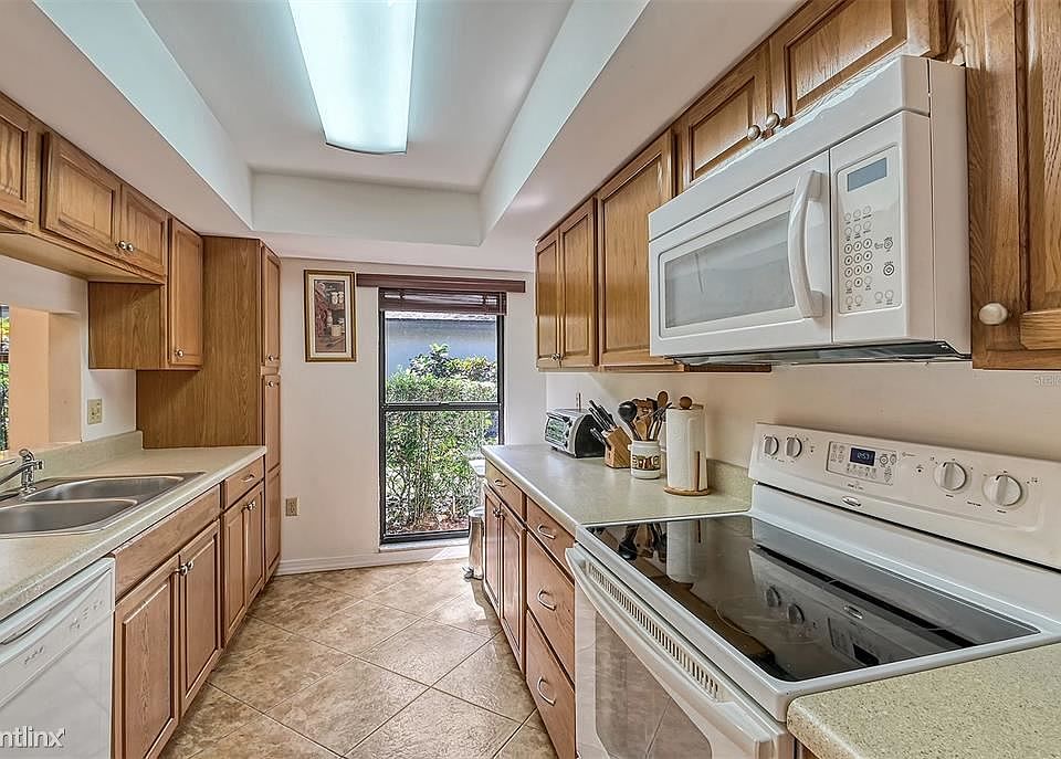 1st image of 4673 Oak Forest Dr E #R