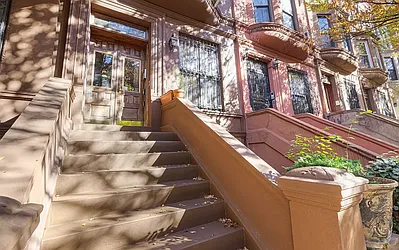 Rented by R New York