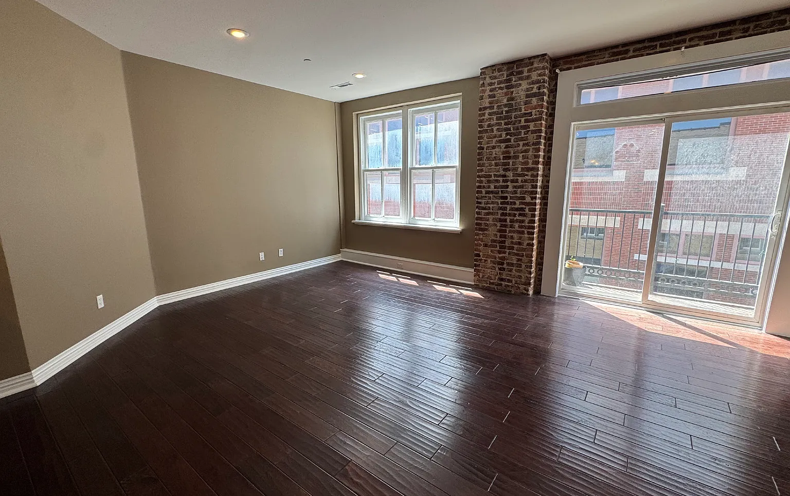 Studio, 768 sqft, $1,500 — Photo 4
