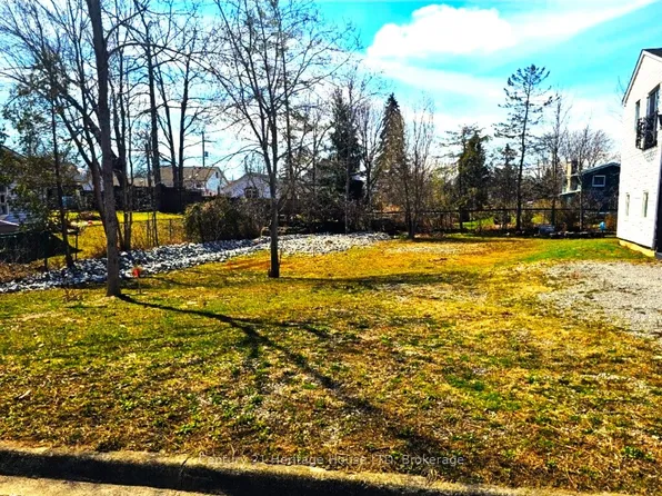 28 Radford Ave, Fort Erie, ON L2A 5H5