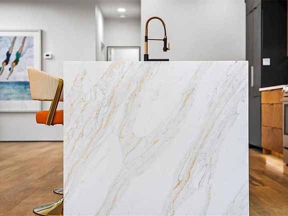 4th image of 172 Racine St SW