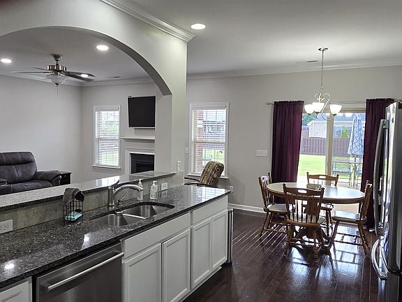 5th image of 122 Chattooga Pl