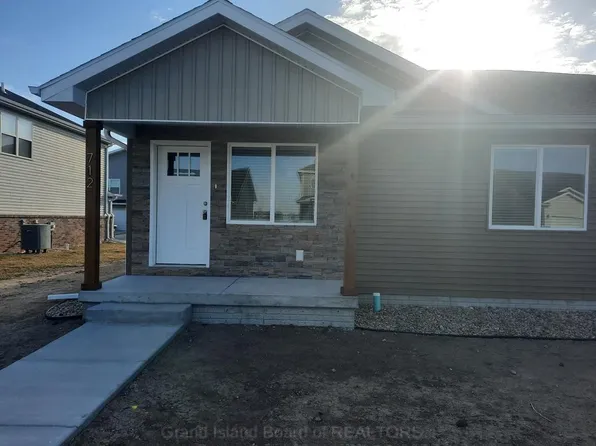 712 Roosevelt Dr, Lexington, NE 68850