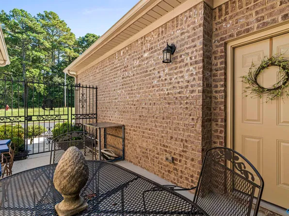 150 Lake Pointe Dr, Scottsboro, AL 35769