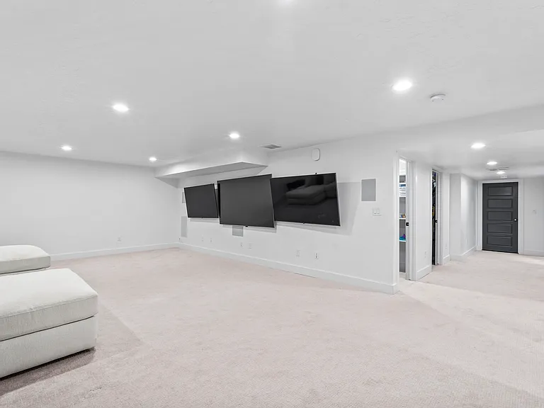 690 S Edge Ln — Photo 34