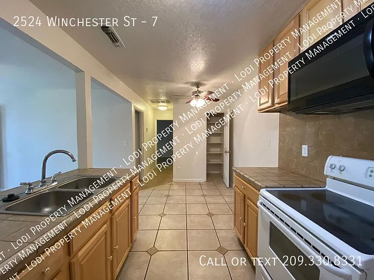 2524 Winchester St #7 — Photo 7