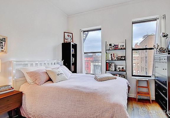 5th image of 223 W 10th St APT 4C