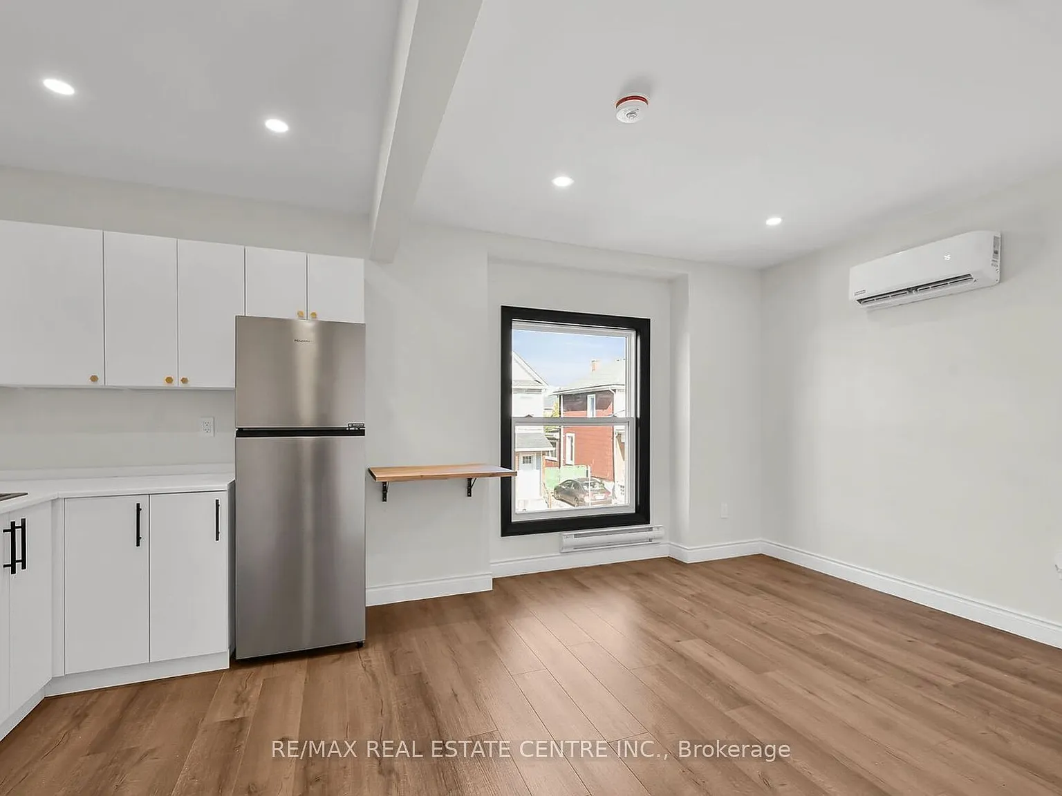 3 bed, $2,100 — Photo 2