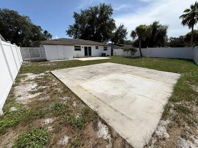 7904 Woodvine Cir — Photo 20