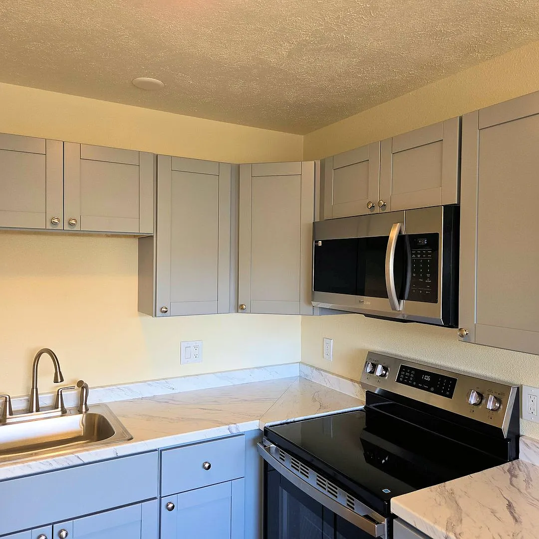 Live the beach life! Remodeled 1 Bedroom Near Charlie Young Beach — Photo 4