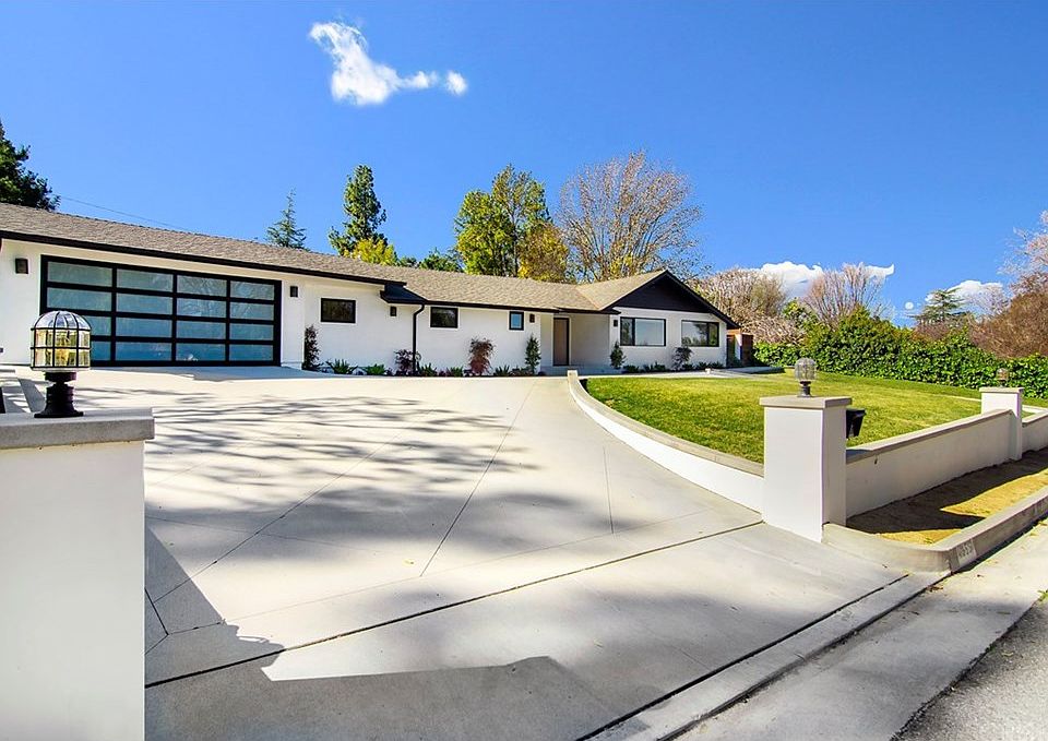 1st image of 4955 Winnetka Ave