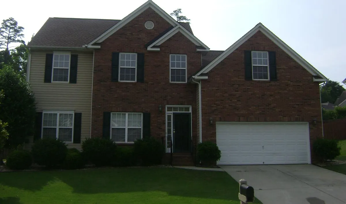 5 bed, 3200 sqft, $2,150 — Photo 1