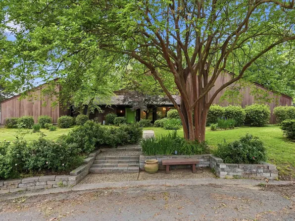 5 Yorktown, Conway, AR 72034