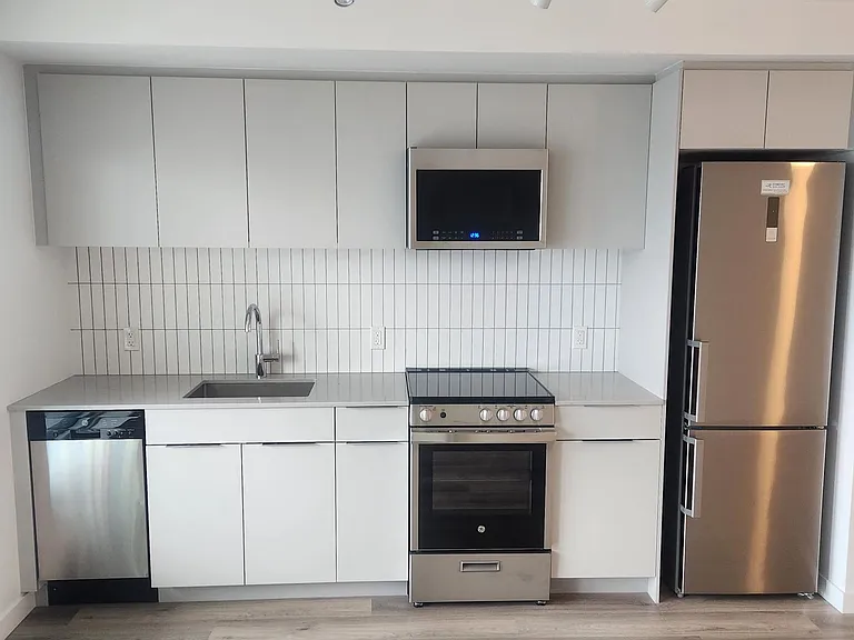 551 Emerson St — Photo 26